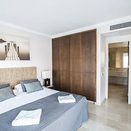 Villa Fig Tree Bay Seafront, Luxury 5bdr Seafront