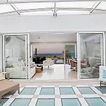 Fig Tree Bay Seafront, Luxury 5bdr Seafront * Πρωταράς