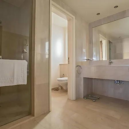 Fig Tree Bay Seafront, Luxury 5bdr Seafront