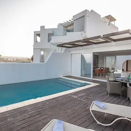 וילה Fig Tree Bay Seafront, Luxury 5bdr Seafront