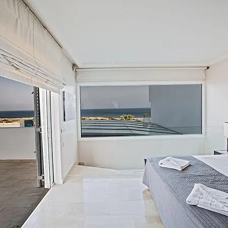 Fig Tree Bay Seafront, Luxury 5bdr Seafront Βίλα