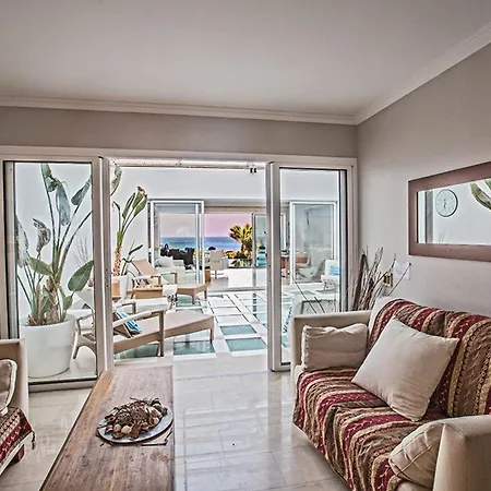 Fig Tree Bay Seafront, Luxury 5bdr Seafront פרוטאראס