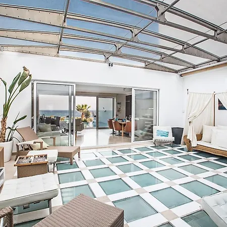 Fig Tree Bay Seafront, Luxury 5bdr Seafront וילה *