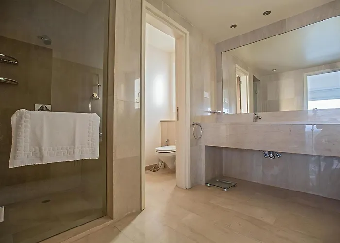 Fig Tree Bay Seafront, Luxury 5bdr Seafront