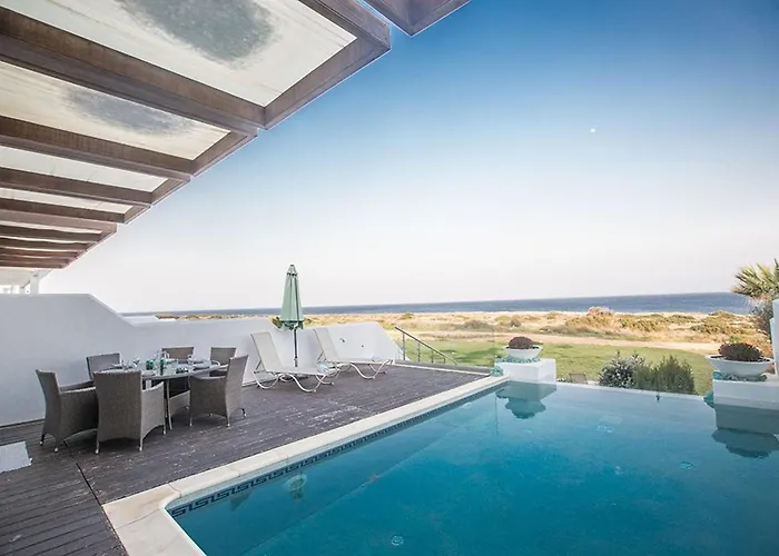 Fig Tree Bay Seafront, Luxury 5bdr Seafront Villa *