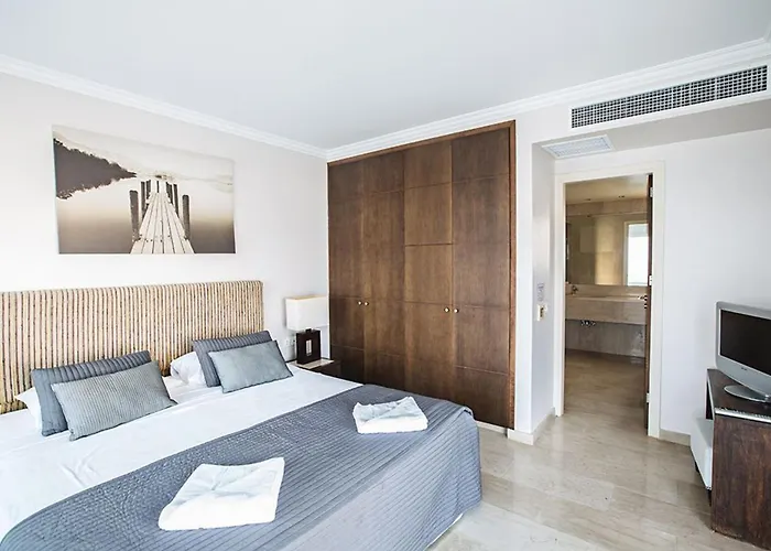 Villa Fig Tree Bay Seafront, Luxury 5bdr Seafront