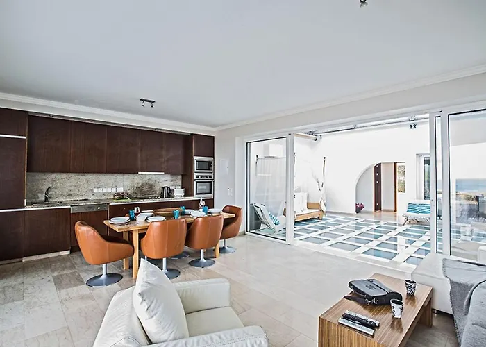 Fig Tree Bay Seafront, Luxury 5bdr Seafront