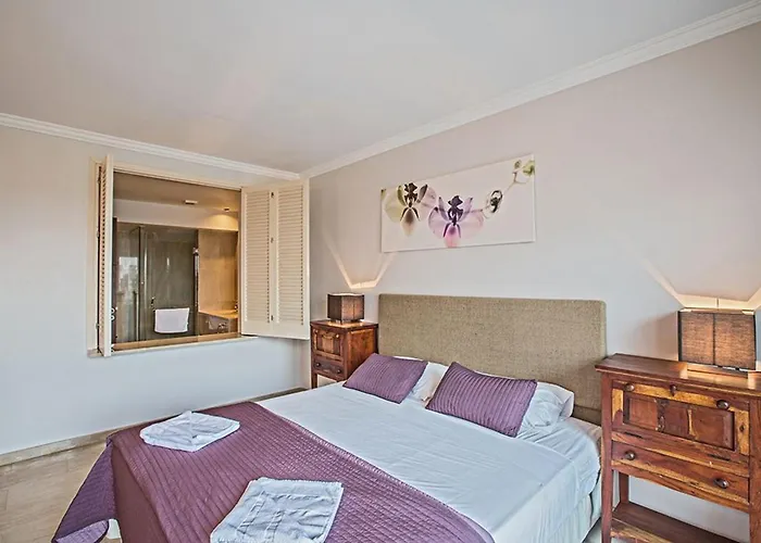 Fig Tree Bay Seafront, Luxury 5bdr Seafront Villa