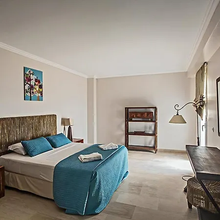 Fig Tree Bay Seafront Luxury 5bdr Seafront With Panoramic Sea Views بروتاراس