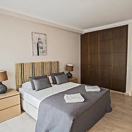 Fig Tree Bay Seafront Luxury 5bdr Seafront With Panoramic Sea Views بروتاراس