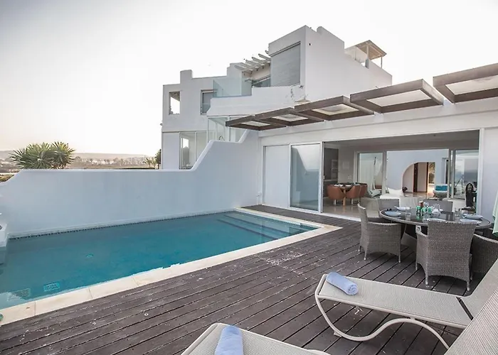 Vilă Fig Tree Bay Seafront, Luxury 5bdr Seafront