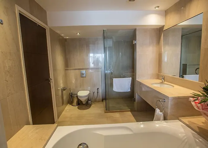 Fig Tree Bay Seafront, Luxury 5bdr Seafront Vilă *