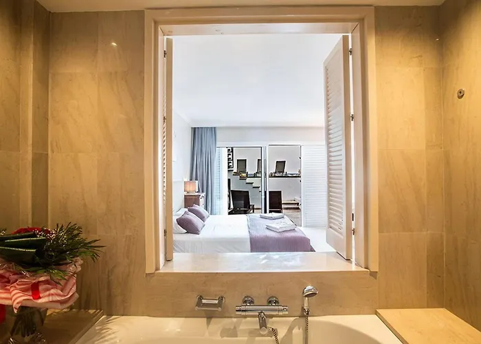 Fig Tree Bay Seafront, Luxury 5bdr Seafront *